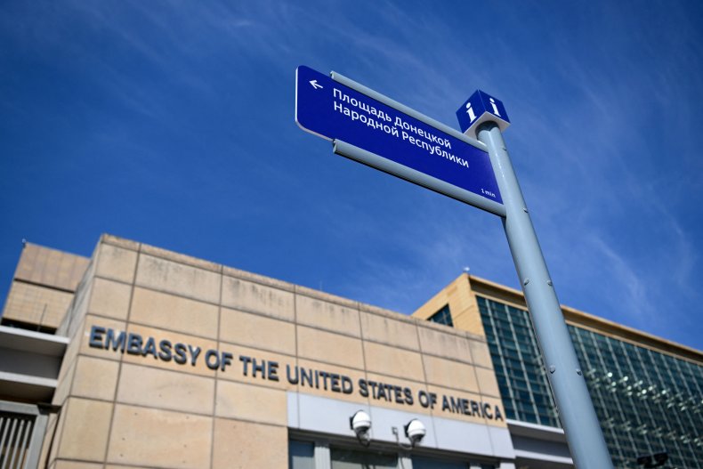 Street sign outside US embassy in Moscow