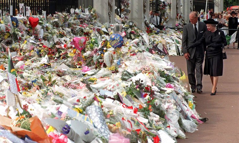 Queen Elizabeth Prince Philip Diana Floral Tributes