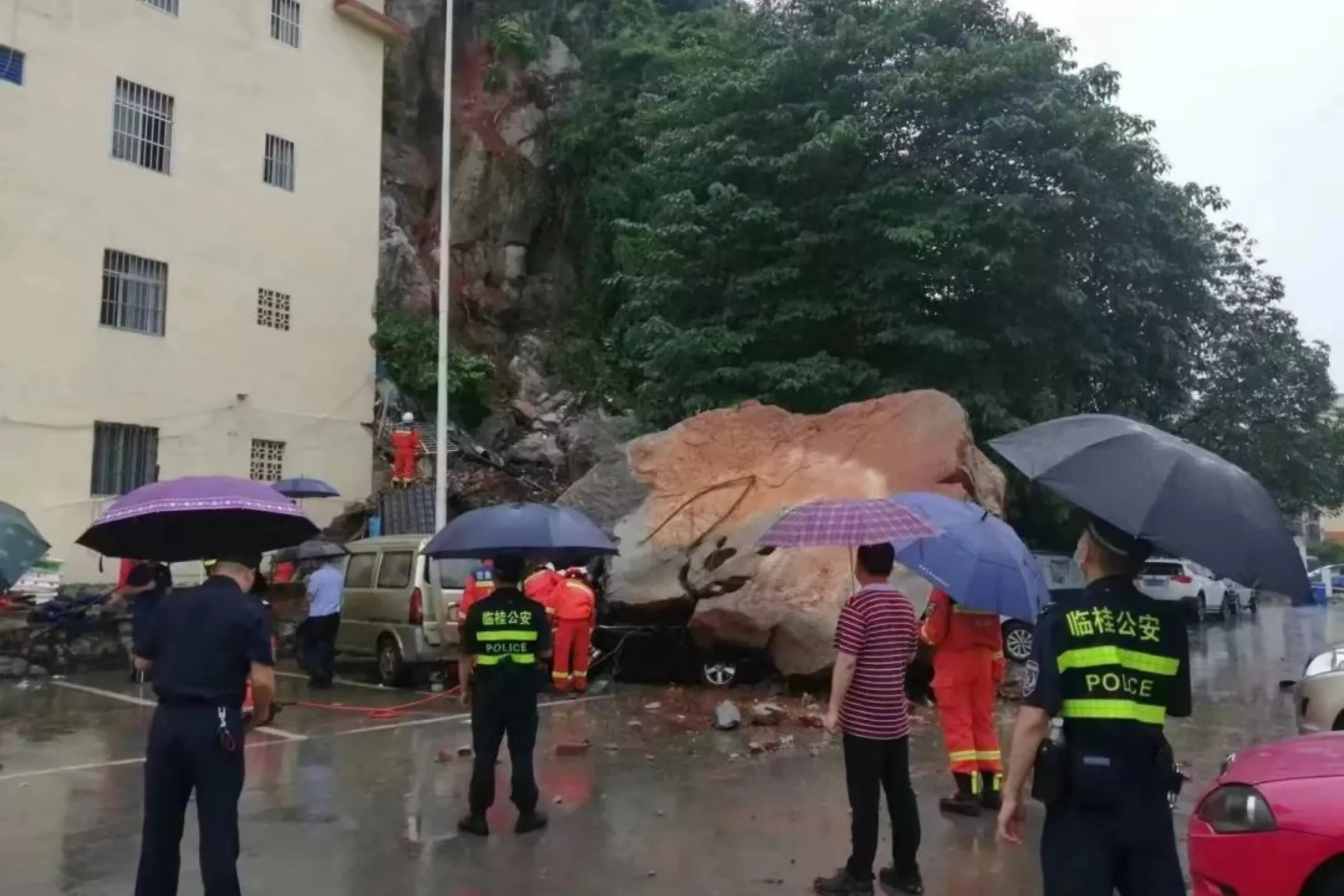 Giant Boulder Crushes Car With Children Inside in Dramatic Video - Vimarsana News