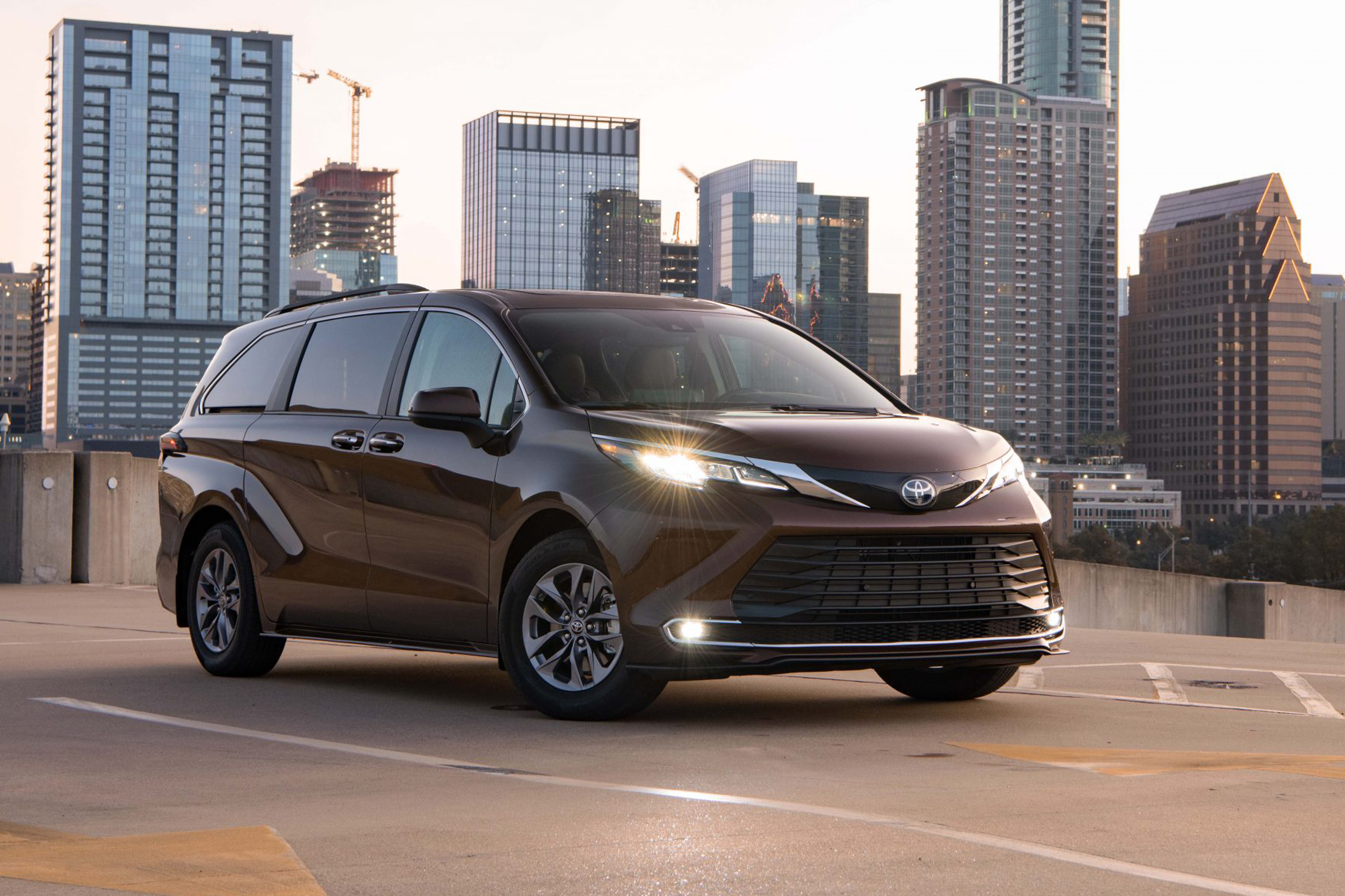 2022 Toyota Sienna Review: Still The Most Utilitarian Vehicle By A Mile ...