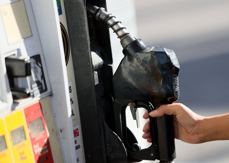 Filling vehicle with gas