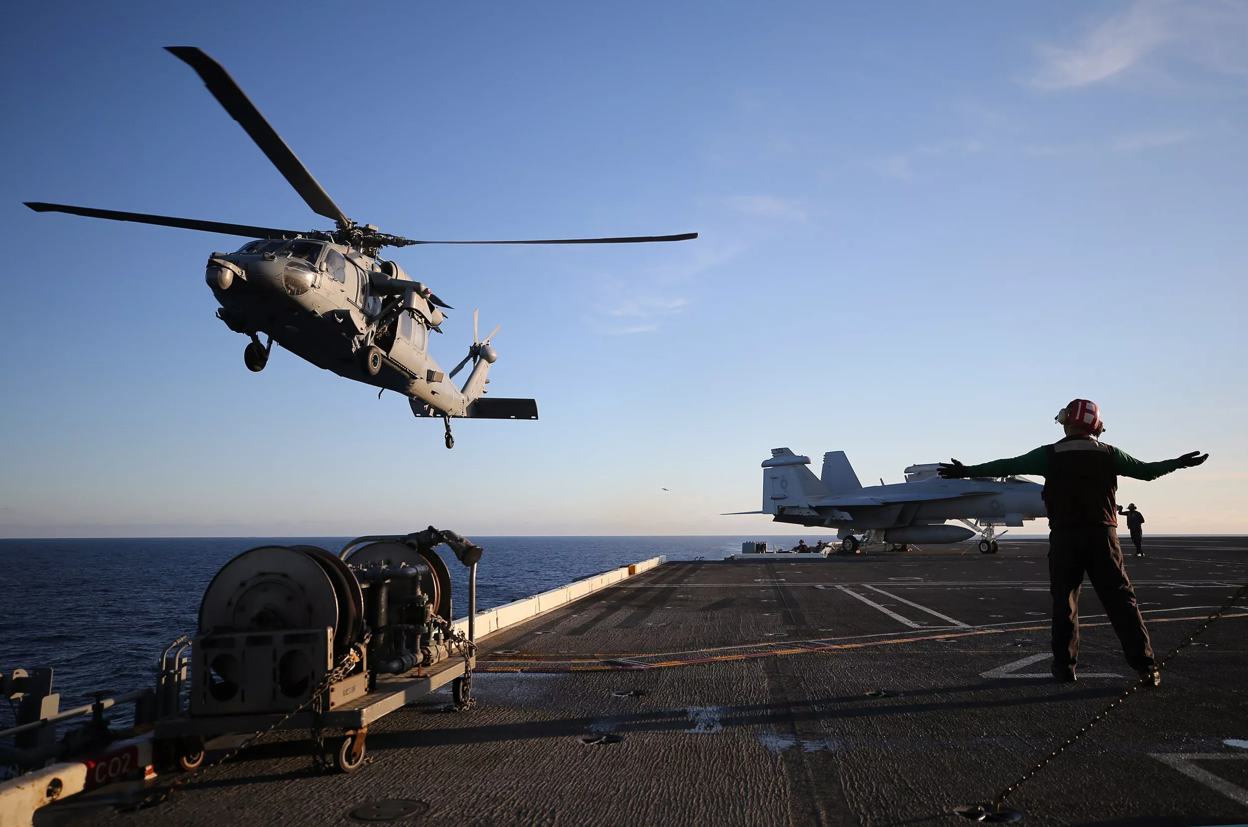 Helicopter Failure Drops U.S. Missiles Into Ocean, Prompts Navy Search - Vimarsana News