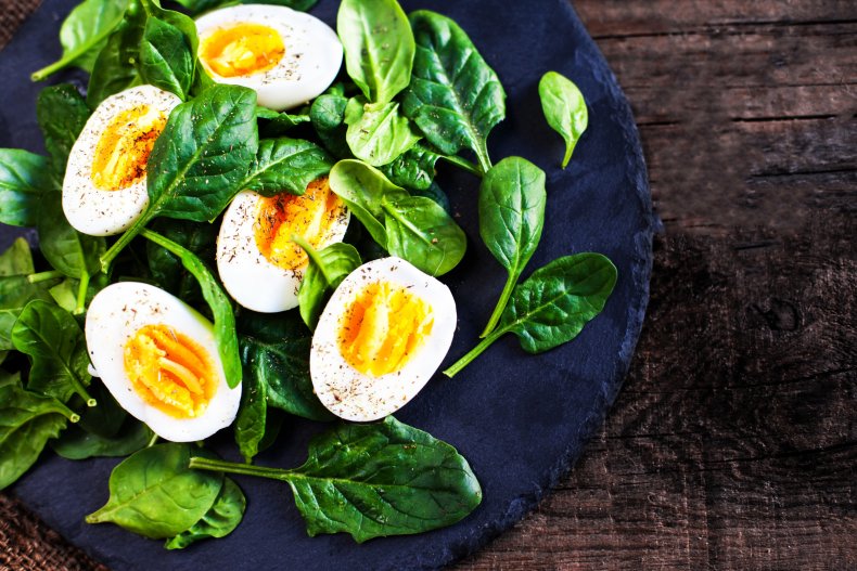 Woman brings eggs to brother's vegan wedding
