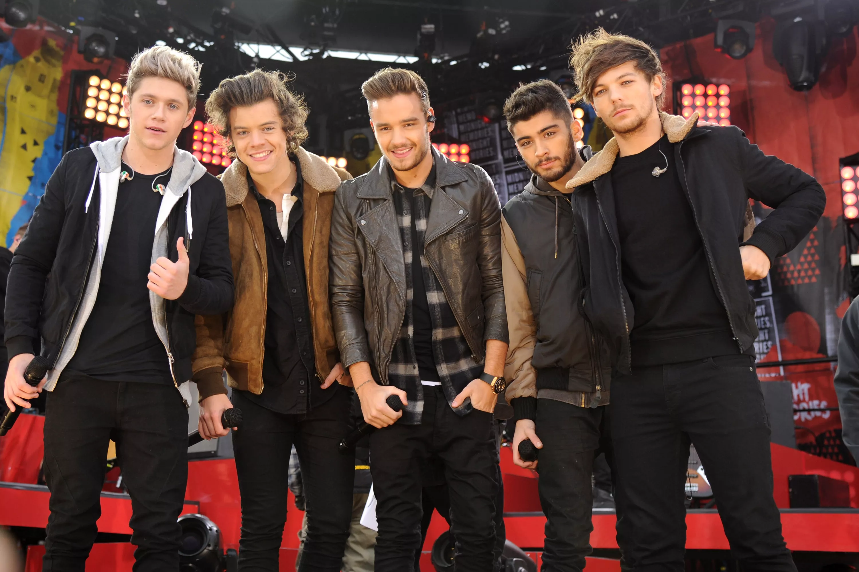 Harry Styles Fan Reveals Truth Behind 'Iconic' One Direction Moment - Vimarsana News