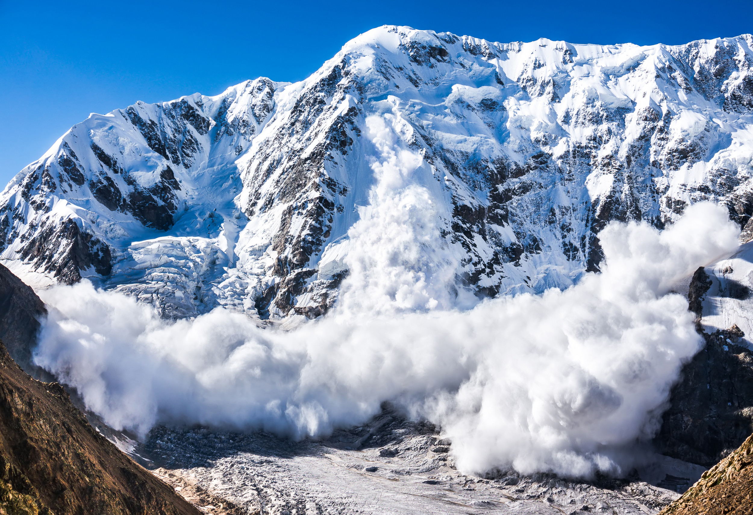 #39 Thought I Might Die #39 : Avalanche Barrels Toward Hikers in Terrifying #39 Thought I Might Die #39 : Avalanche Barrels Toward Hikers in Terrifying