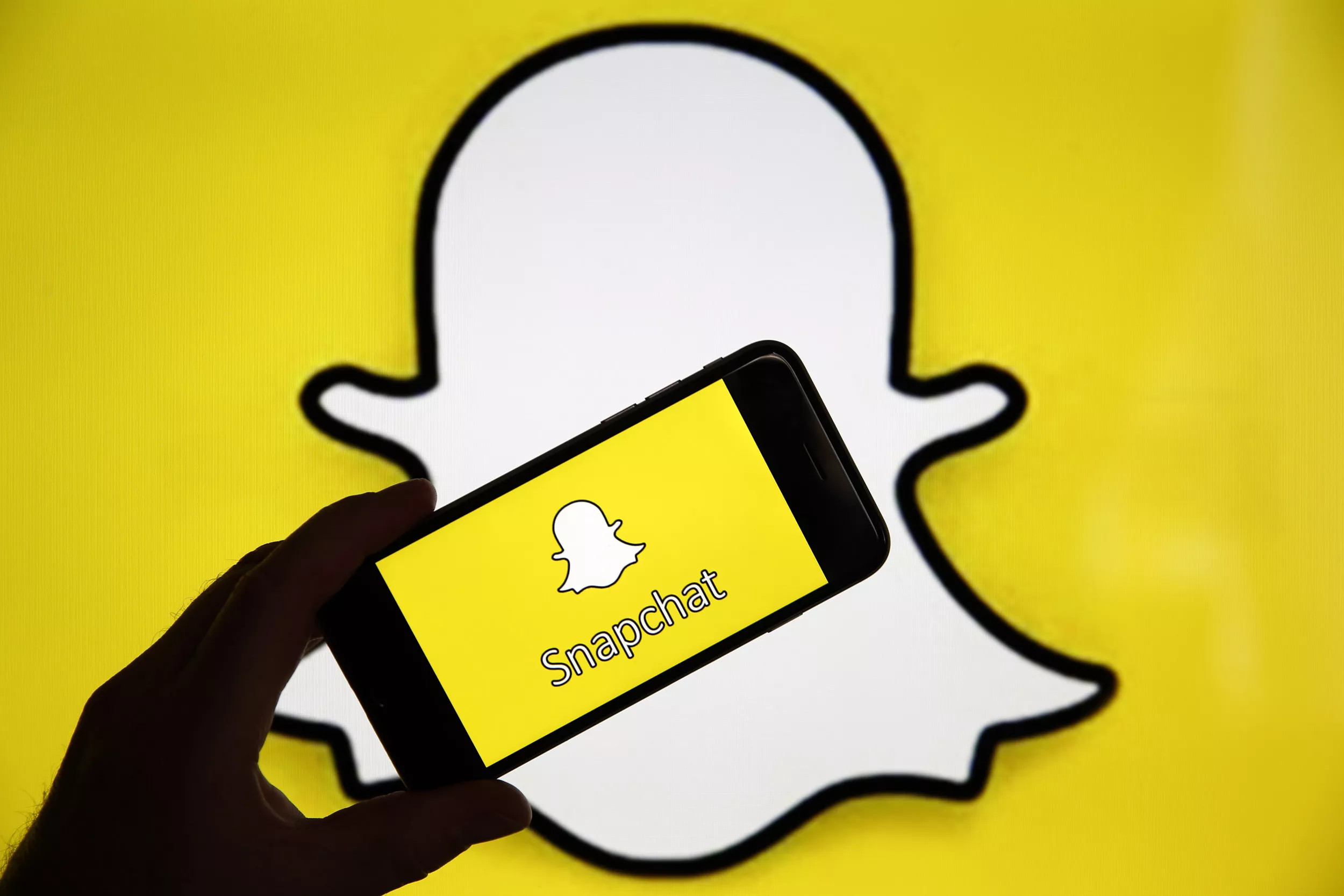 Why Does Snapchat Keep Logging Me Out? Users Report Issues With App Login - Vimarsana News