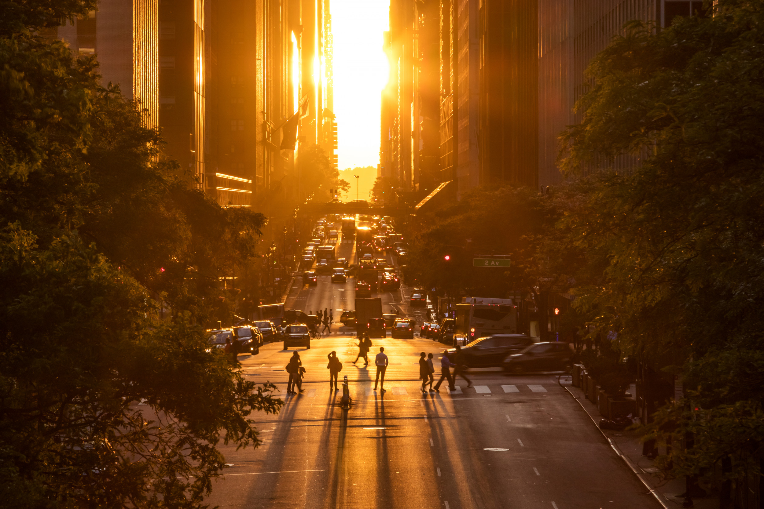 manhattanhenge-sunset-photos-capture-special-new-york-phenomenon