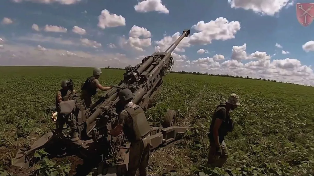 Watch: Ukrainian Troops Shell Russian Targets With British M777 Howitzers - Vimarsana News