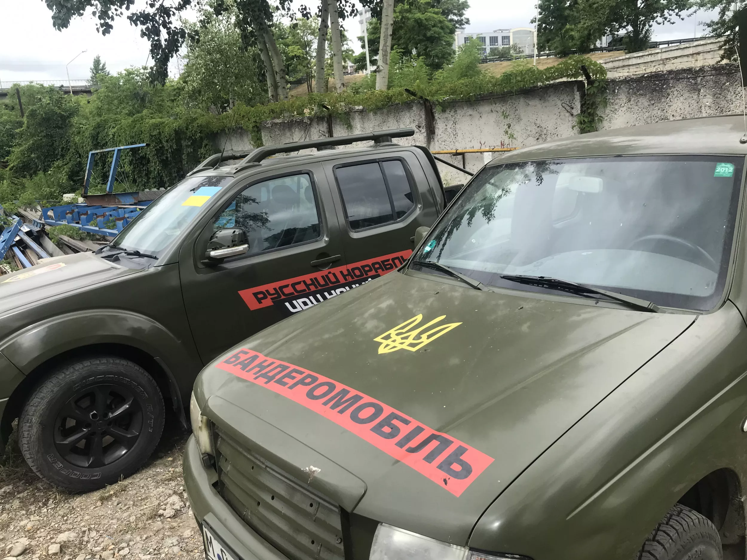 Ukrainian Fighters Using Crowdsourced Ford Rangers Armored-Up for Battle - Vimarsana News