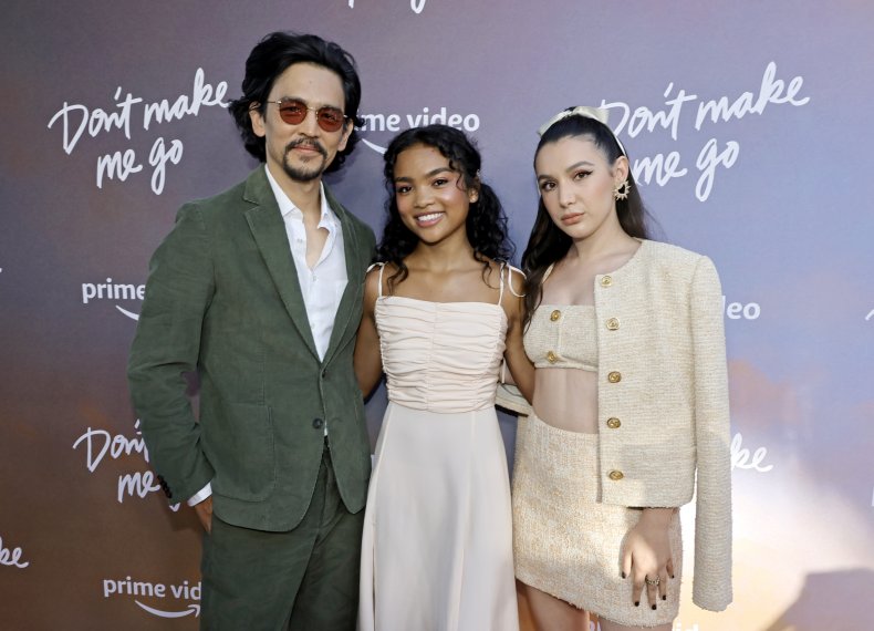 John Cho, Mia Isaac and Hannah Marks