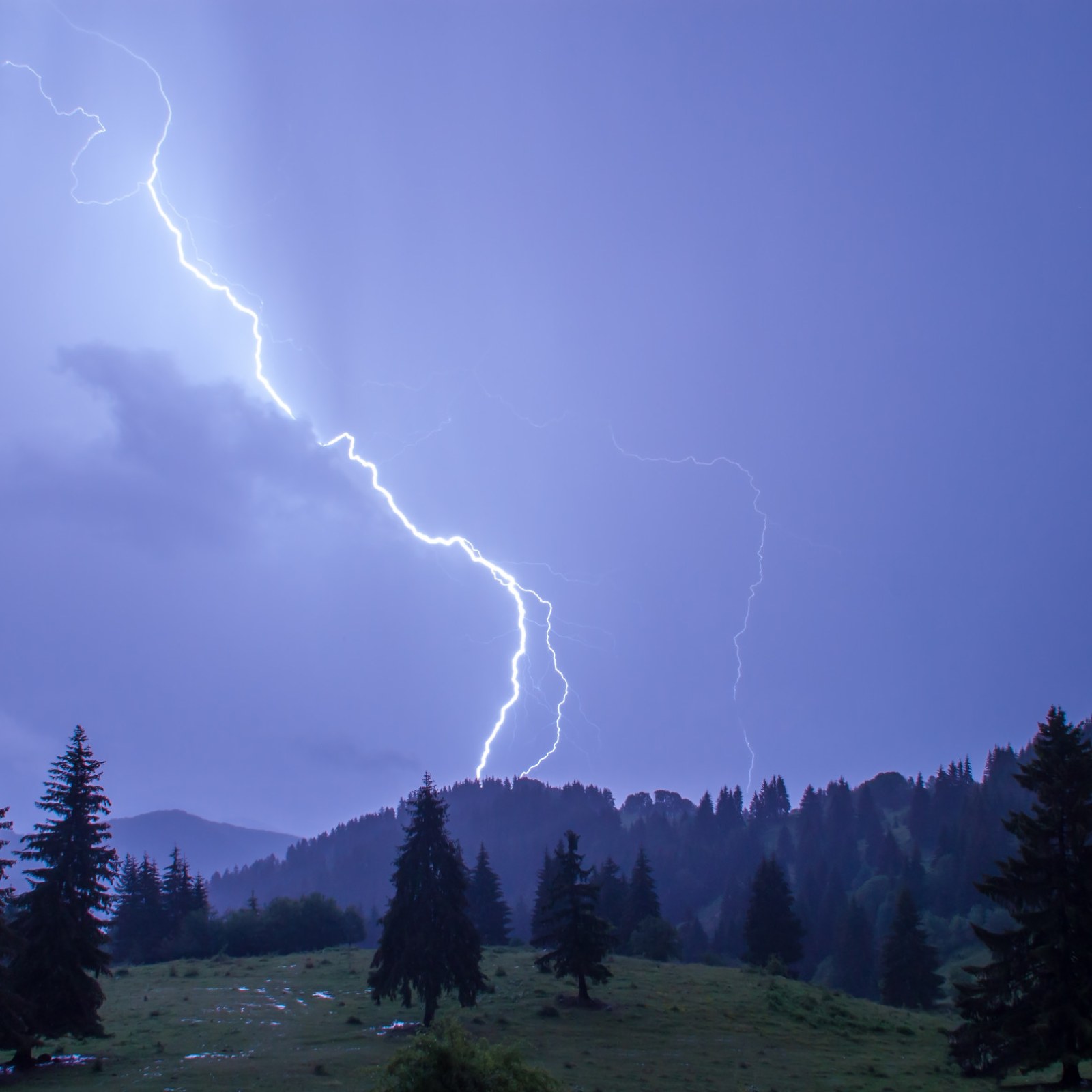Woman Shares Moment She Realized She Was About to Be Struck by Lightning