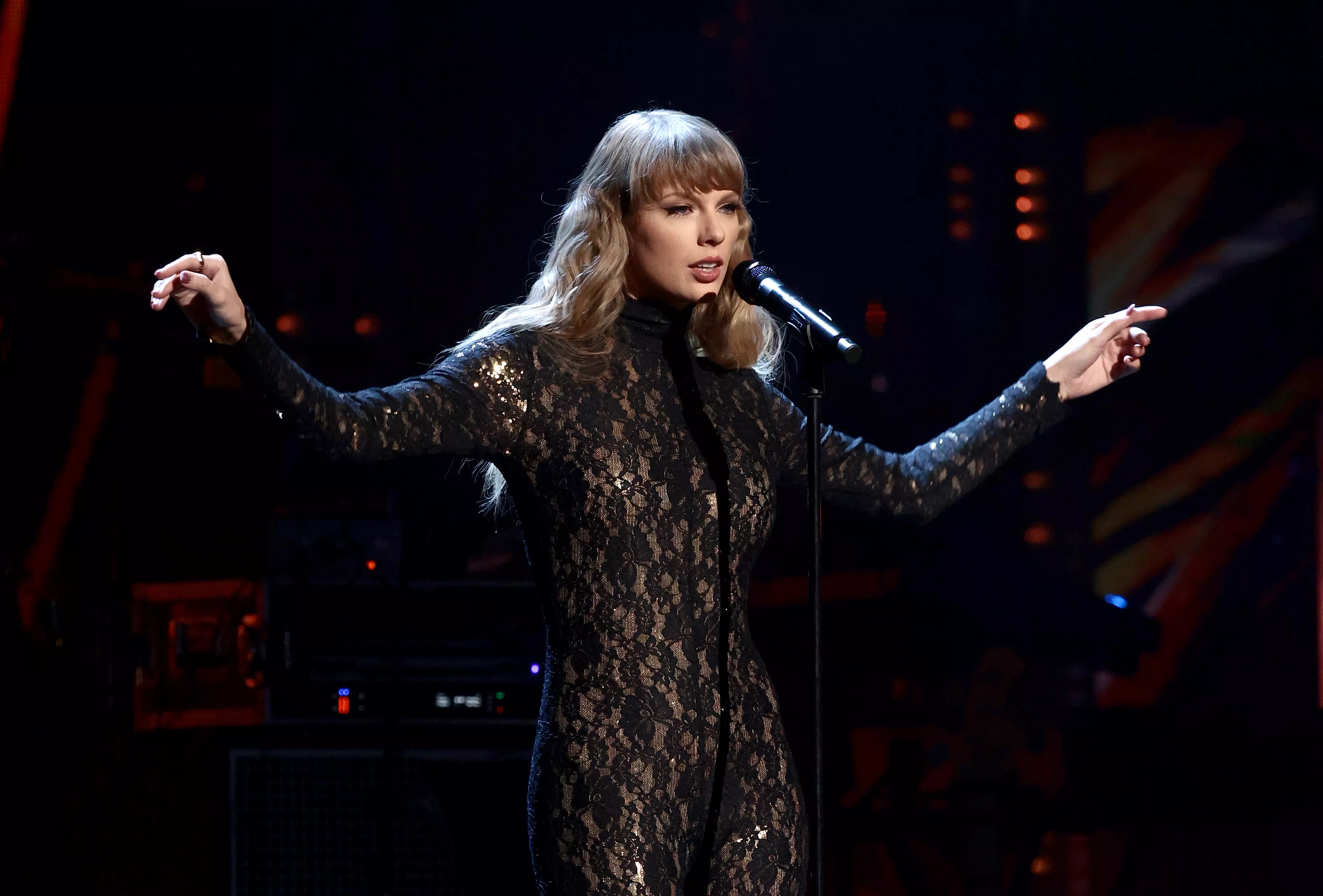 'Where the Crawdads Sing' Director on Why Taylor Swift's 'Carolina' Was 'Perfect Fit' - Vimarsana News
