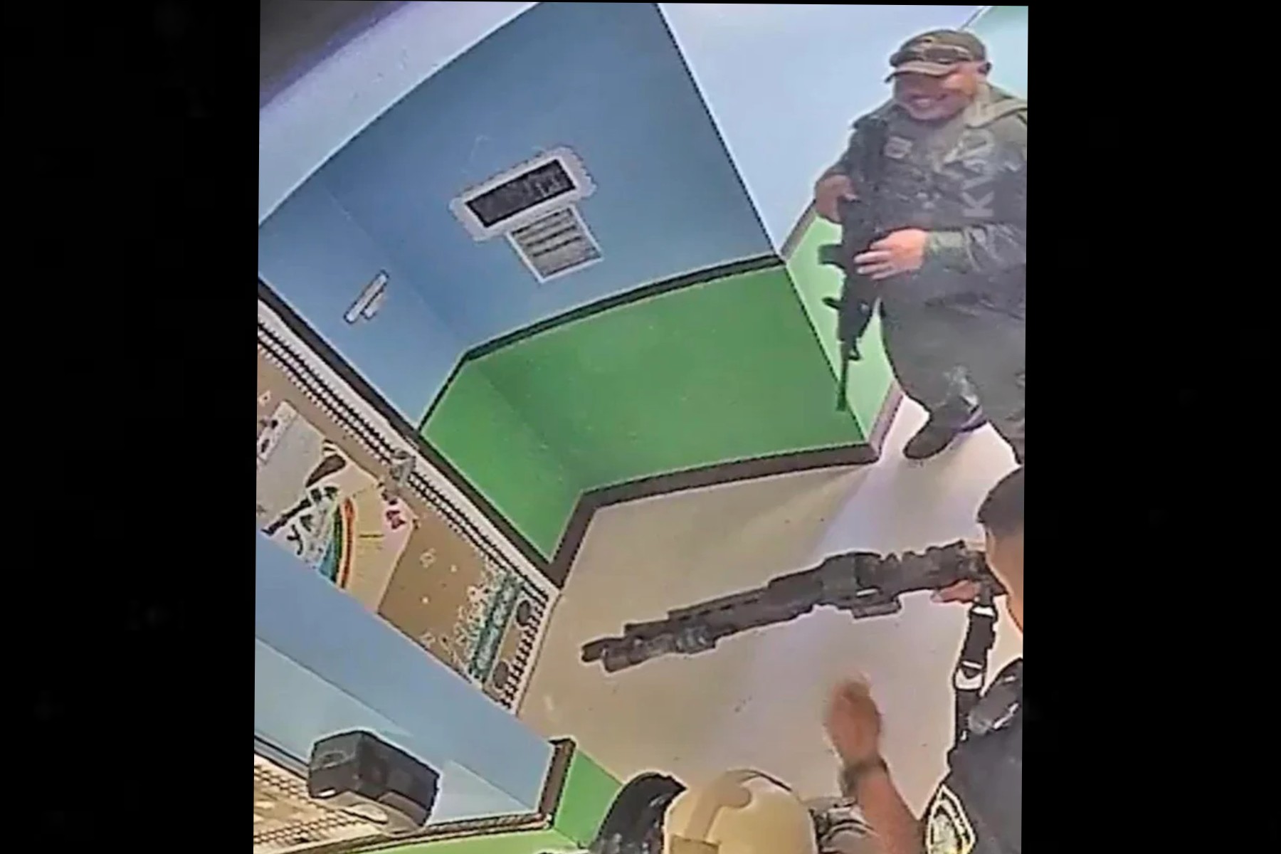 Photo of Smiling Uvalde Cop During School Shooting Sparks Outrage