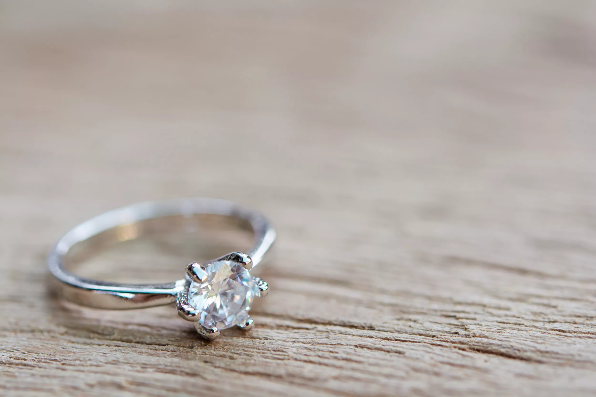 Internet Rages As Girlfriend Says 'Yes' to Proposal Only if Ring Is Changed - Vimarsana News