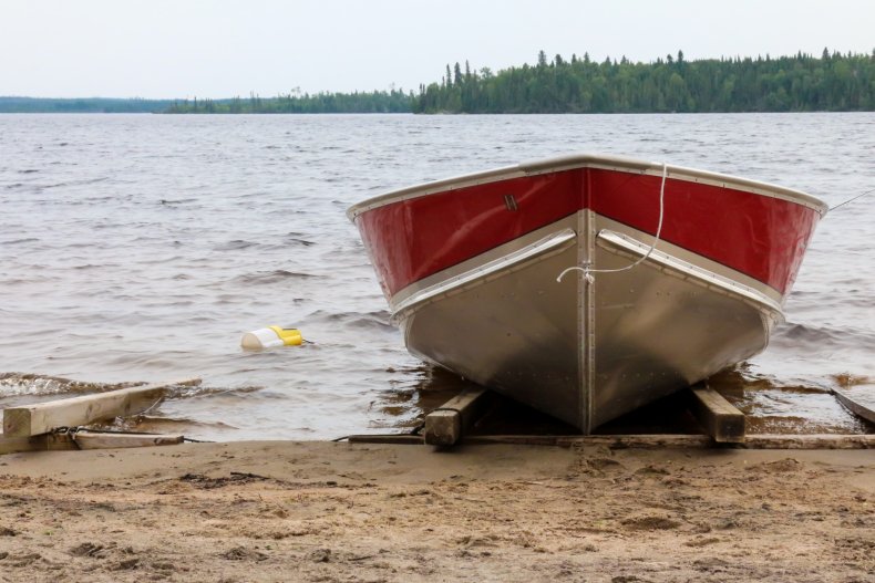 Spouse Defended For Ditching Husband on Couple’s Fishing Shuttle Spouse Defended For Ditching Husband on Couple’s Fishing Shuttle