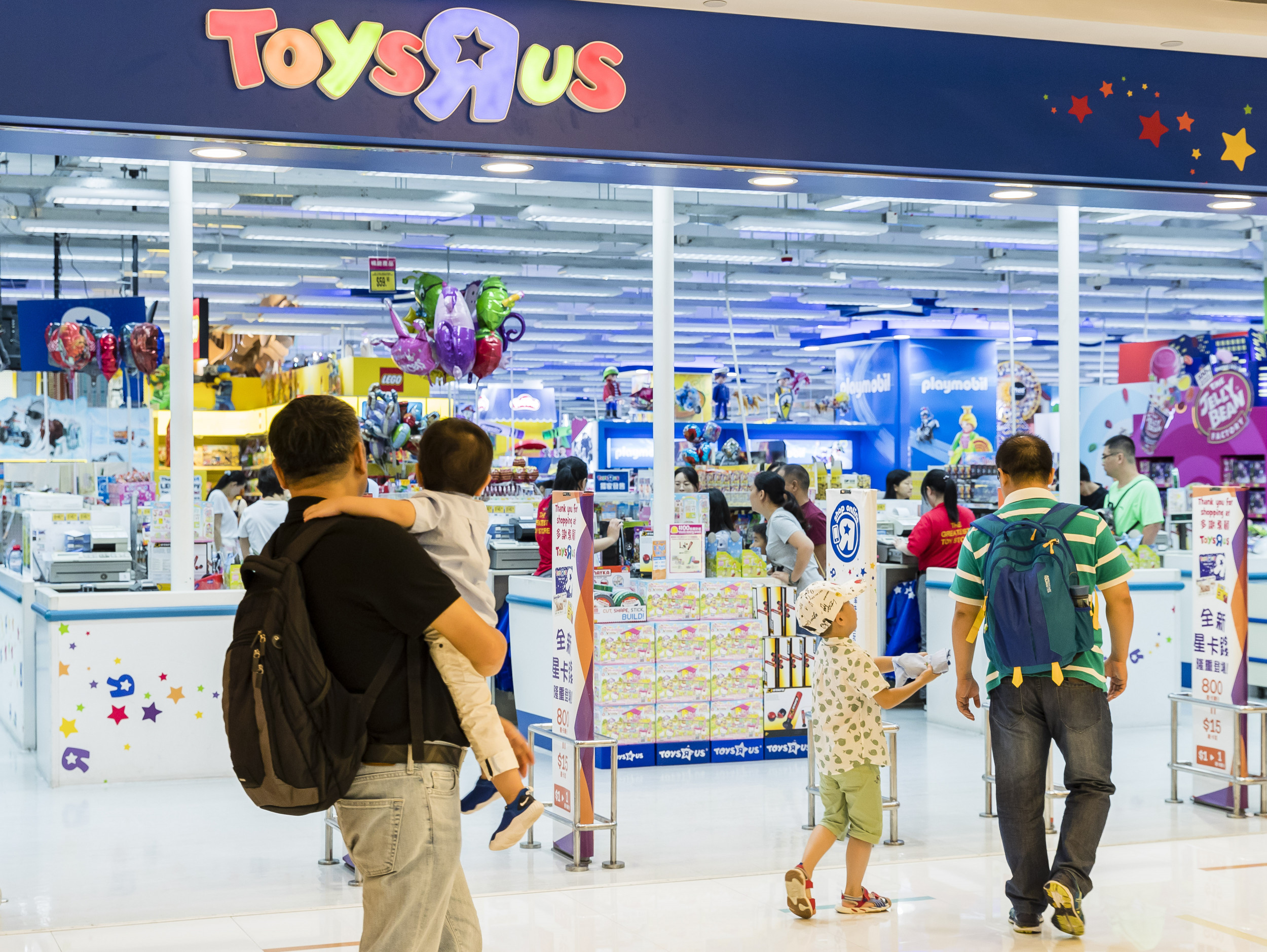 Toys 'R' Us returns with 'STEAM' workshops and smaller stores