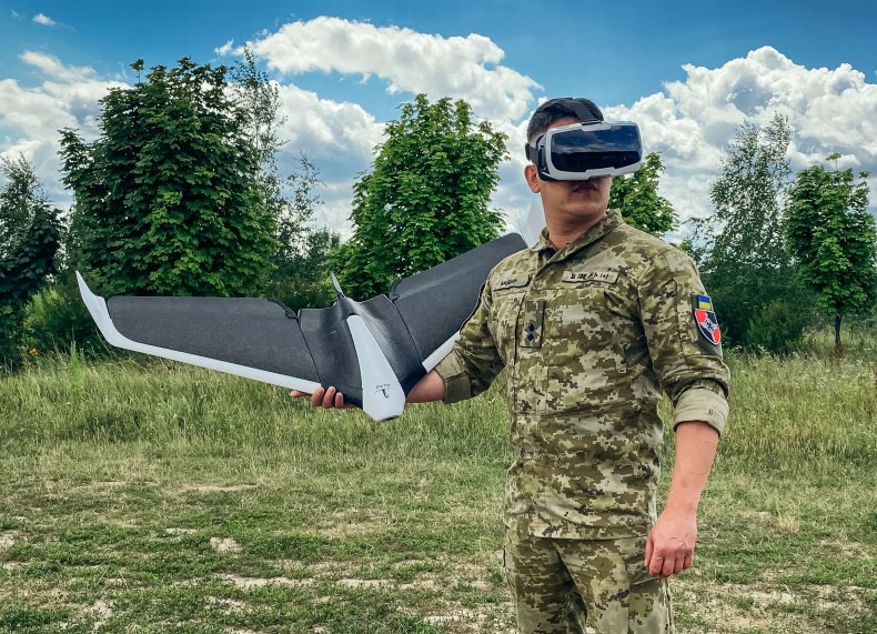 Soldat ukrainien lors d'un essai de drone Kiev Russie