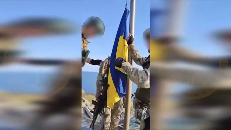 Ukrainian troops raise flag on Snake Island