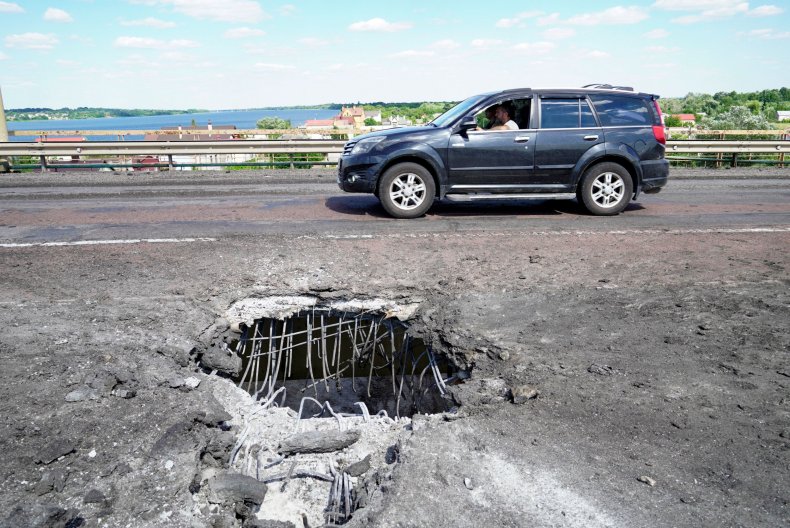 Puente de Kherson dañado por HIMARS en Ucrania