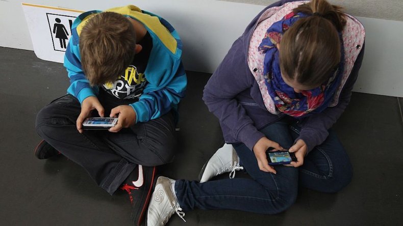Kids play video games on smartphones