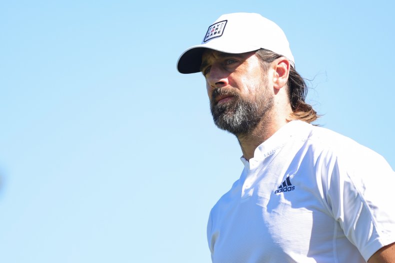 Aaron Rodgers plays golf 