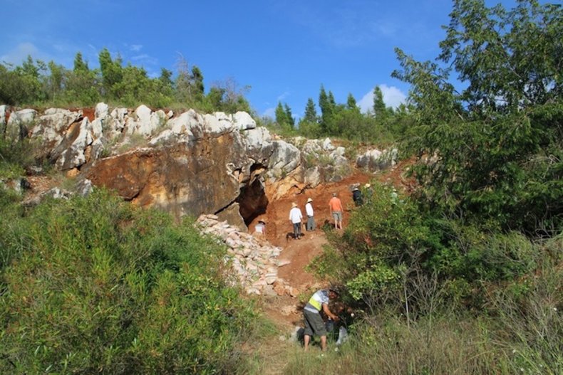 Sitio de excavación de Maludong (Cueva del Ciervo Rojo)