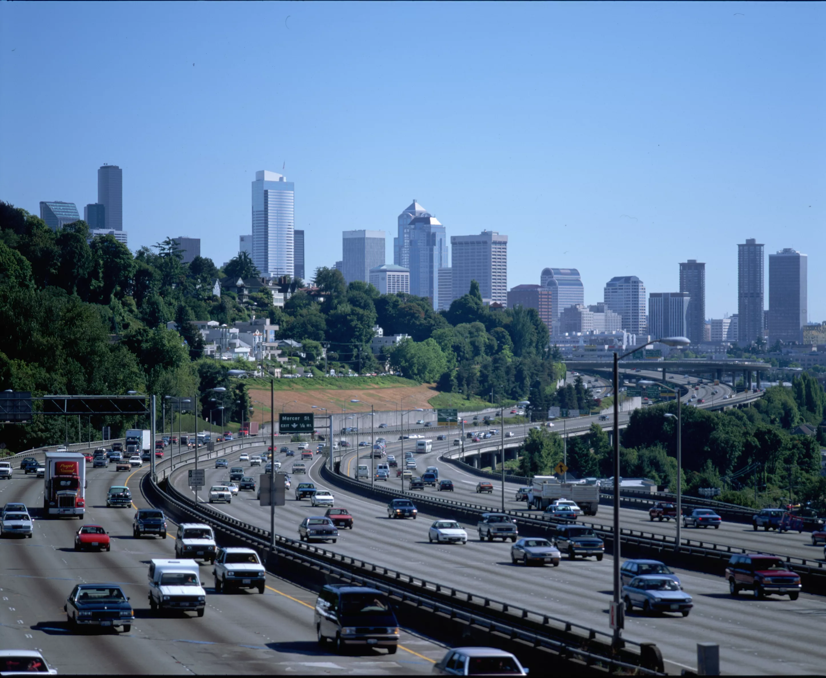Seattle Shuts Down I-5 as Oxygen Tanks Explode in Truck Fire - Vimarsana News