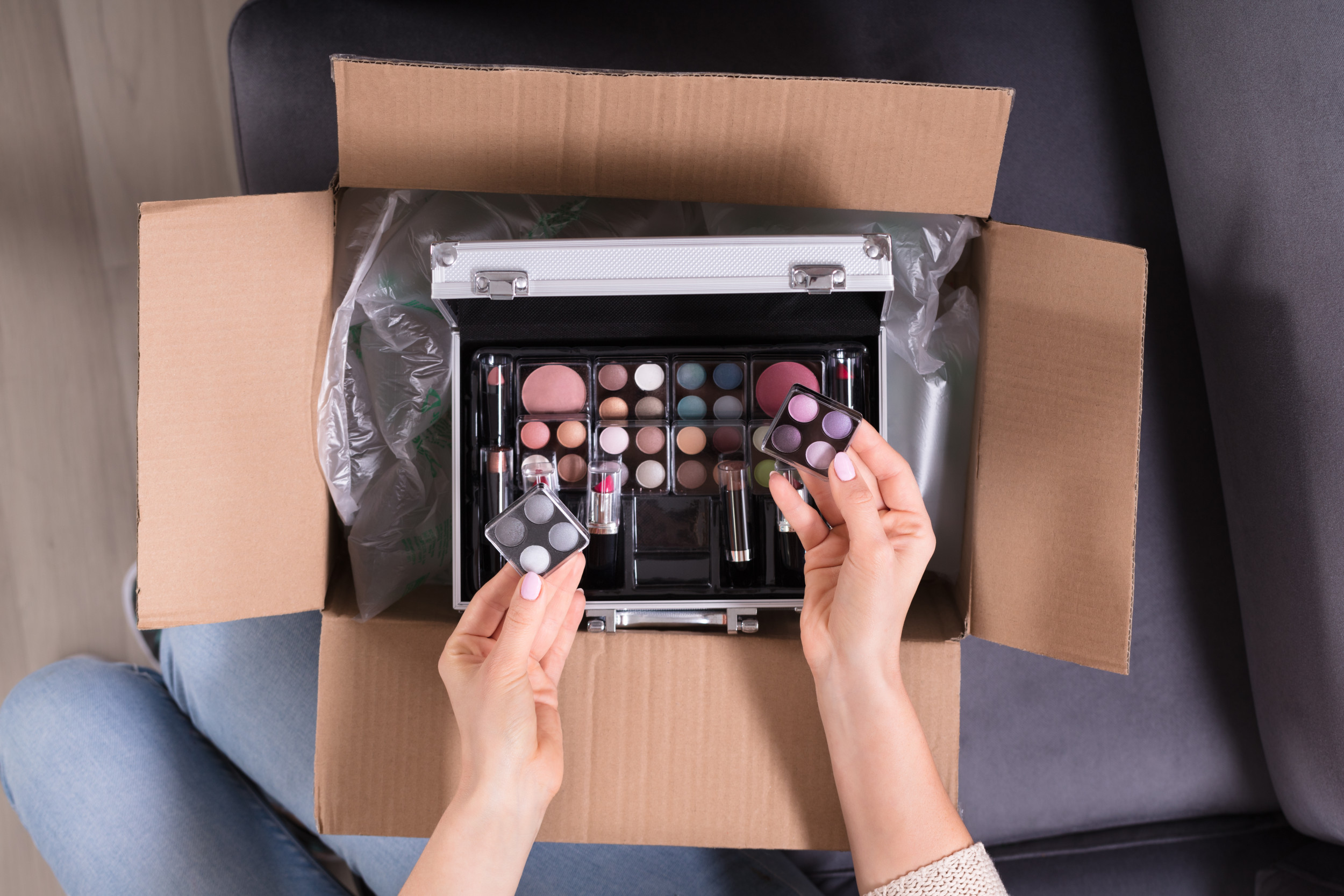 Woman Slammed for Giving Away Girlfriend’s Makeup: ‘She Was Fuming’