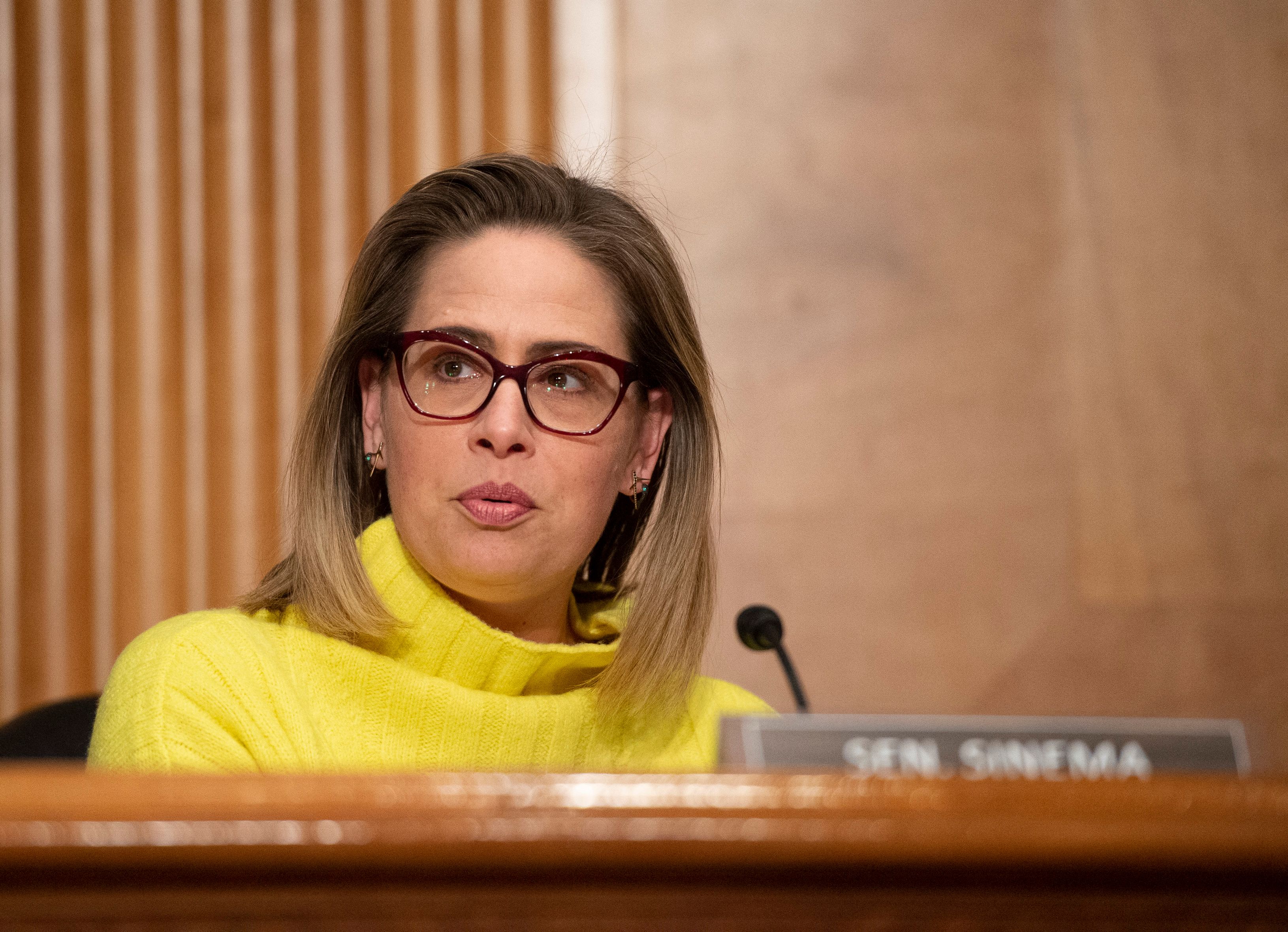 Kyrsten Sinema Chatting to Mitch McConnell, Tom Cotton Video Goes Viral – Newsweek