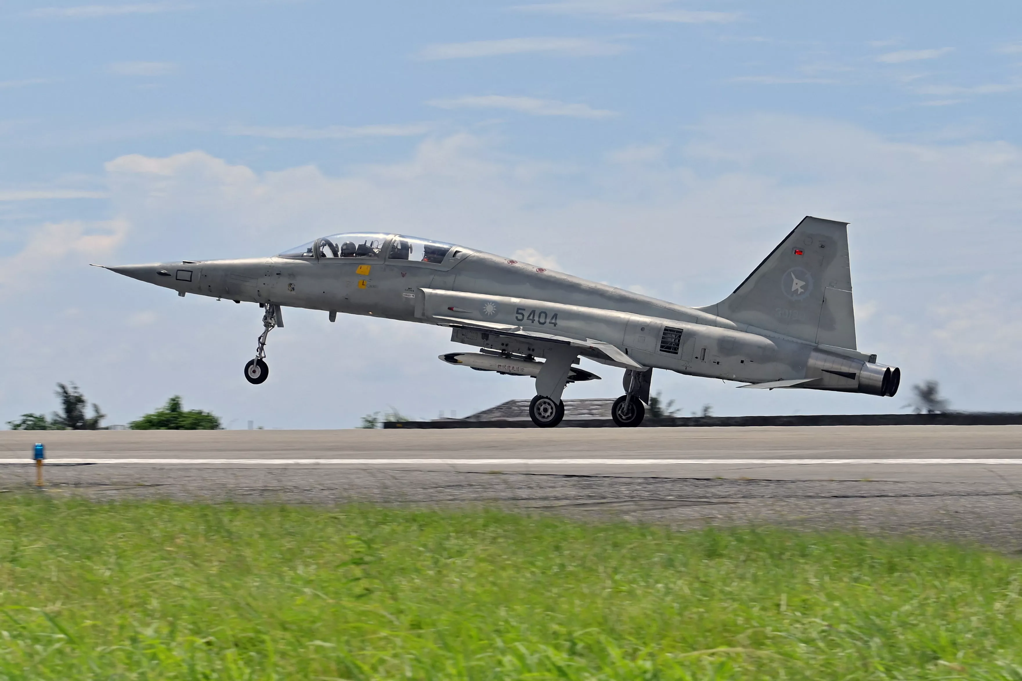Taiwan Prepares Fighter Jets to Fend Off Chinese War Planes Crossing Strait - Vimarsana News