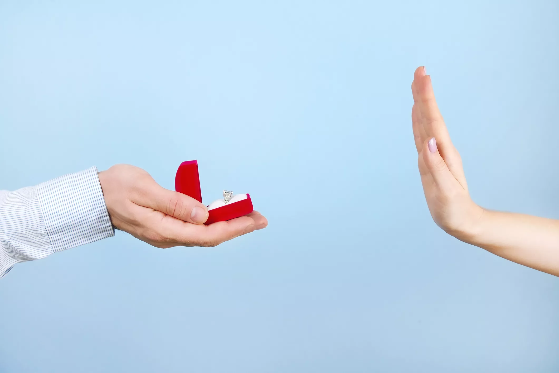 Woman Ditching 'Grand Gesture' Proposal to Publicly Shame Boyfriend Praised - Vimarsana News