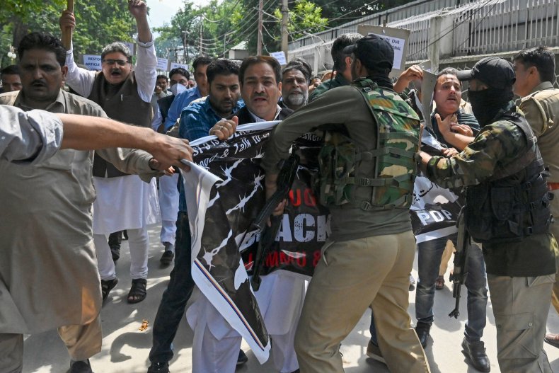 Protests, India, Article, 370, Kashmir, clash, police