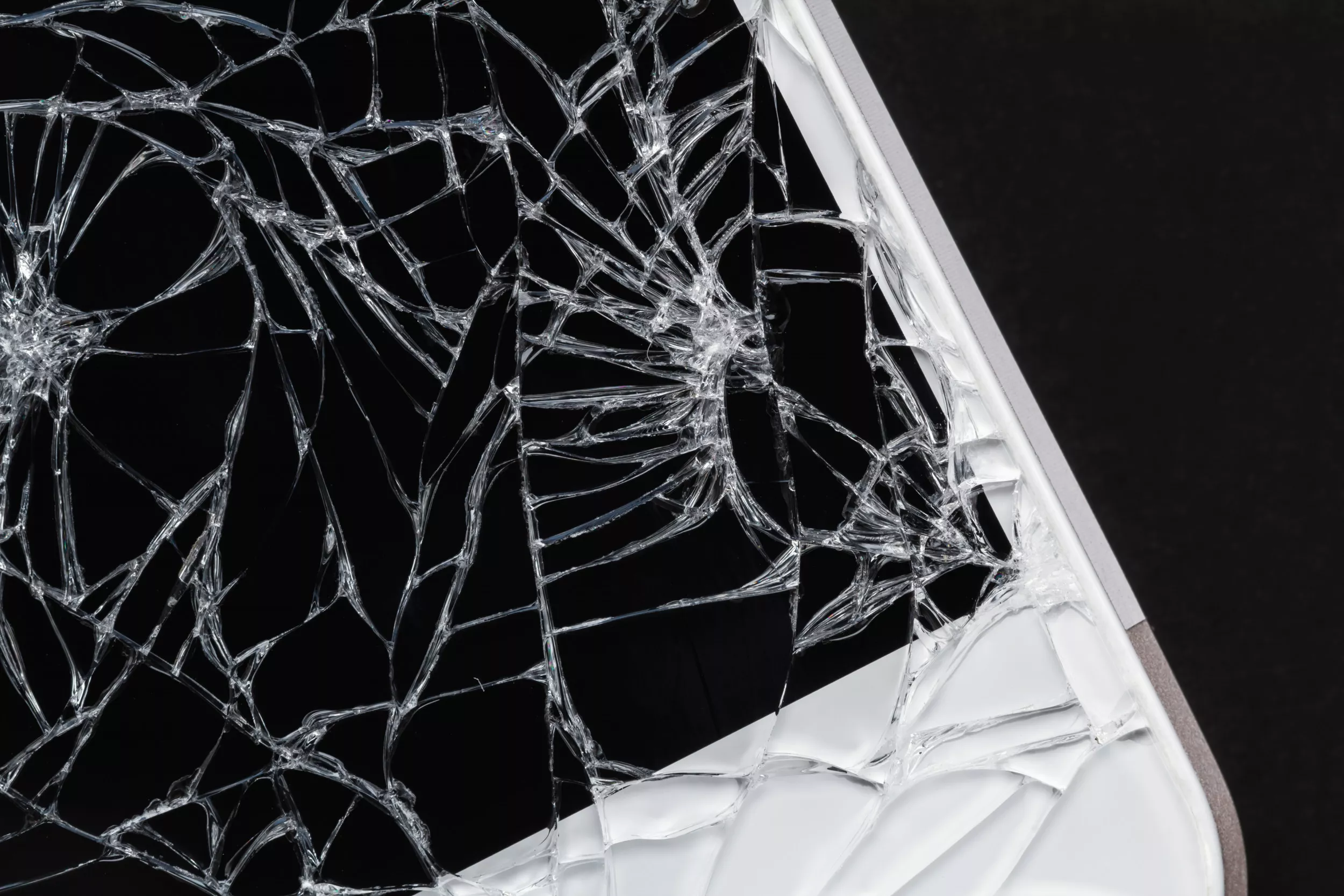 Internet Drags Soon-to-Be Dad Who Smashed Brother's Phone in Costly 'Prank' - Vimarsana News