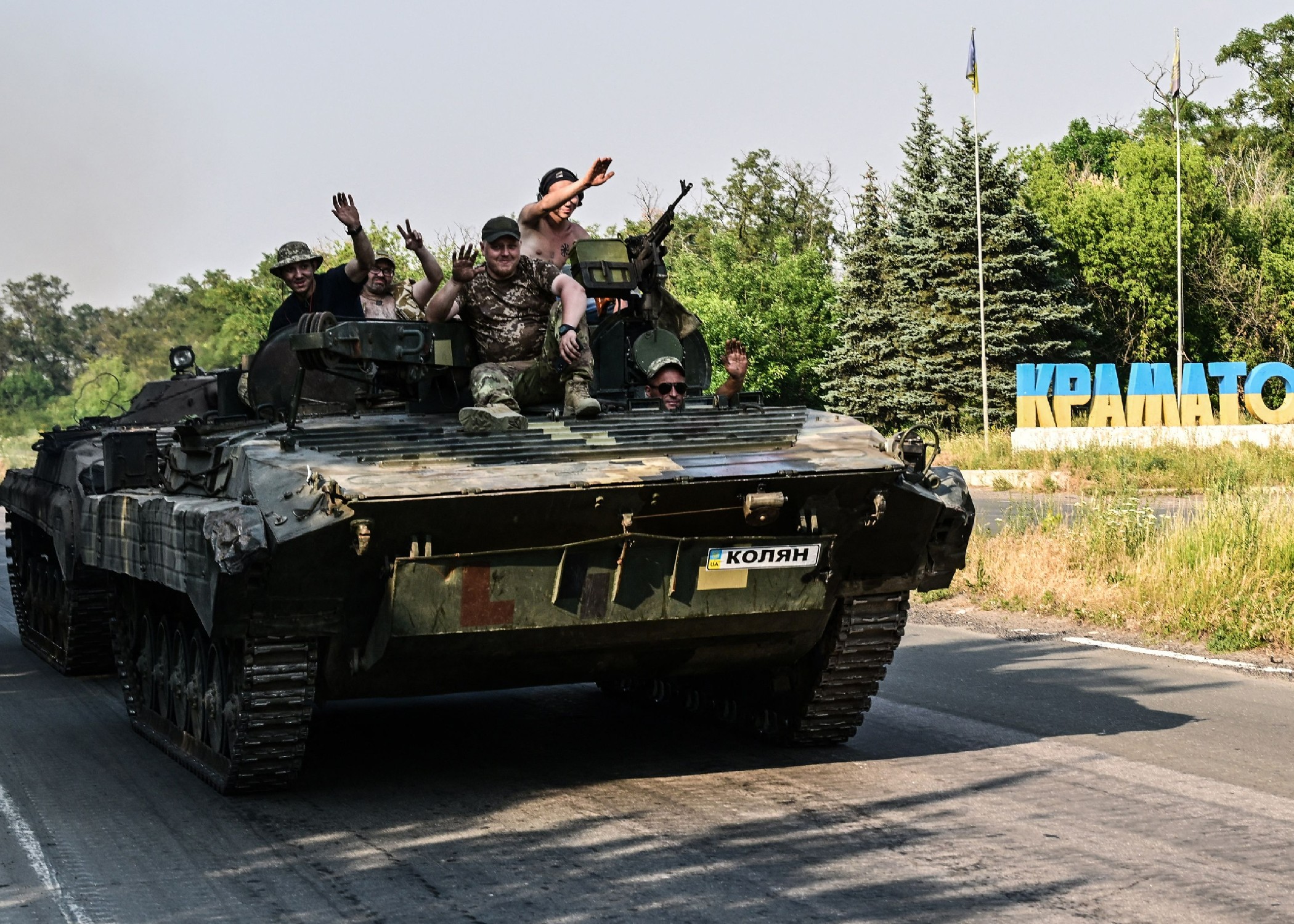 Russians 'No Longer Able To Resist HIMARS': Front-Line Ukrainian Mayor - Newsweek