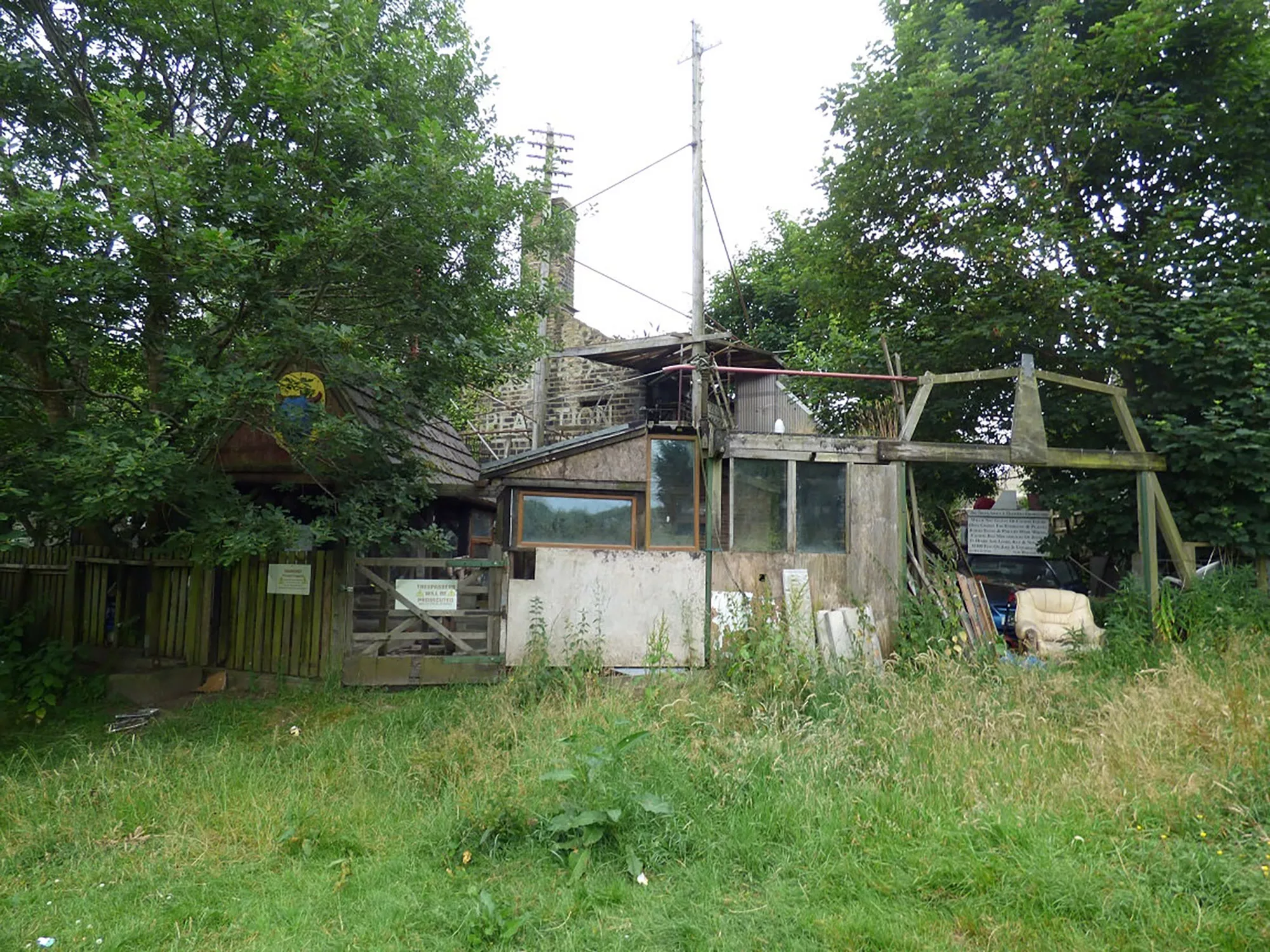 'Death Trap' Home of Notorious Hoarder Heads for Auction, Includes His Grave - Vimarsana News