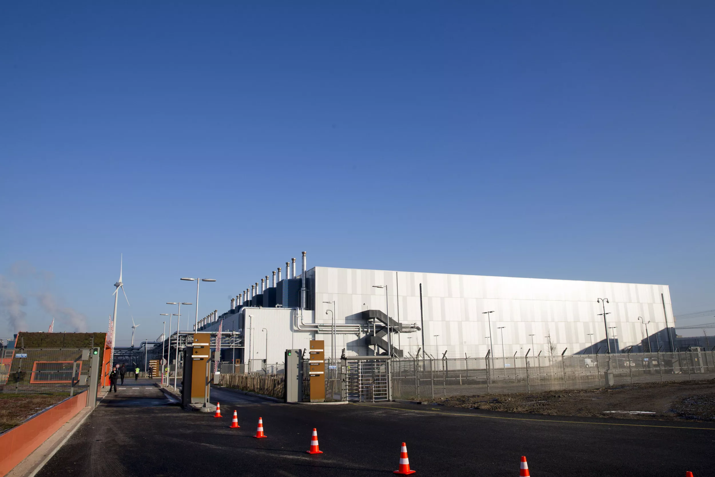 Explosion at Google Data Center Critically Burns 3 Workers - Vimarsana News