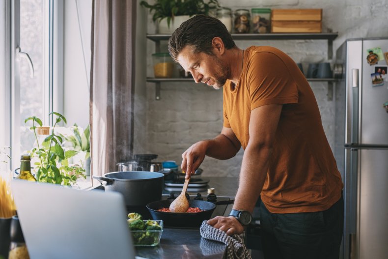 Man struggles to learn how to cook