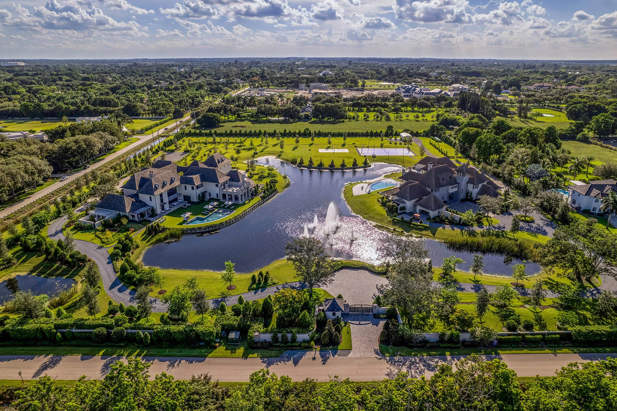$54 Million Next-Door Luxury Mansions Put Up for Sale by Identical Twins - Vimarsana News