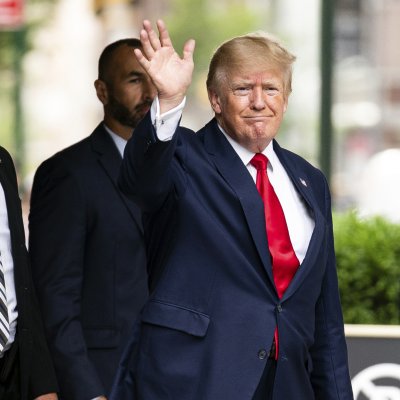 Trump Waves to Crowd Trump Waves to Crowd