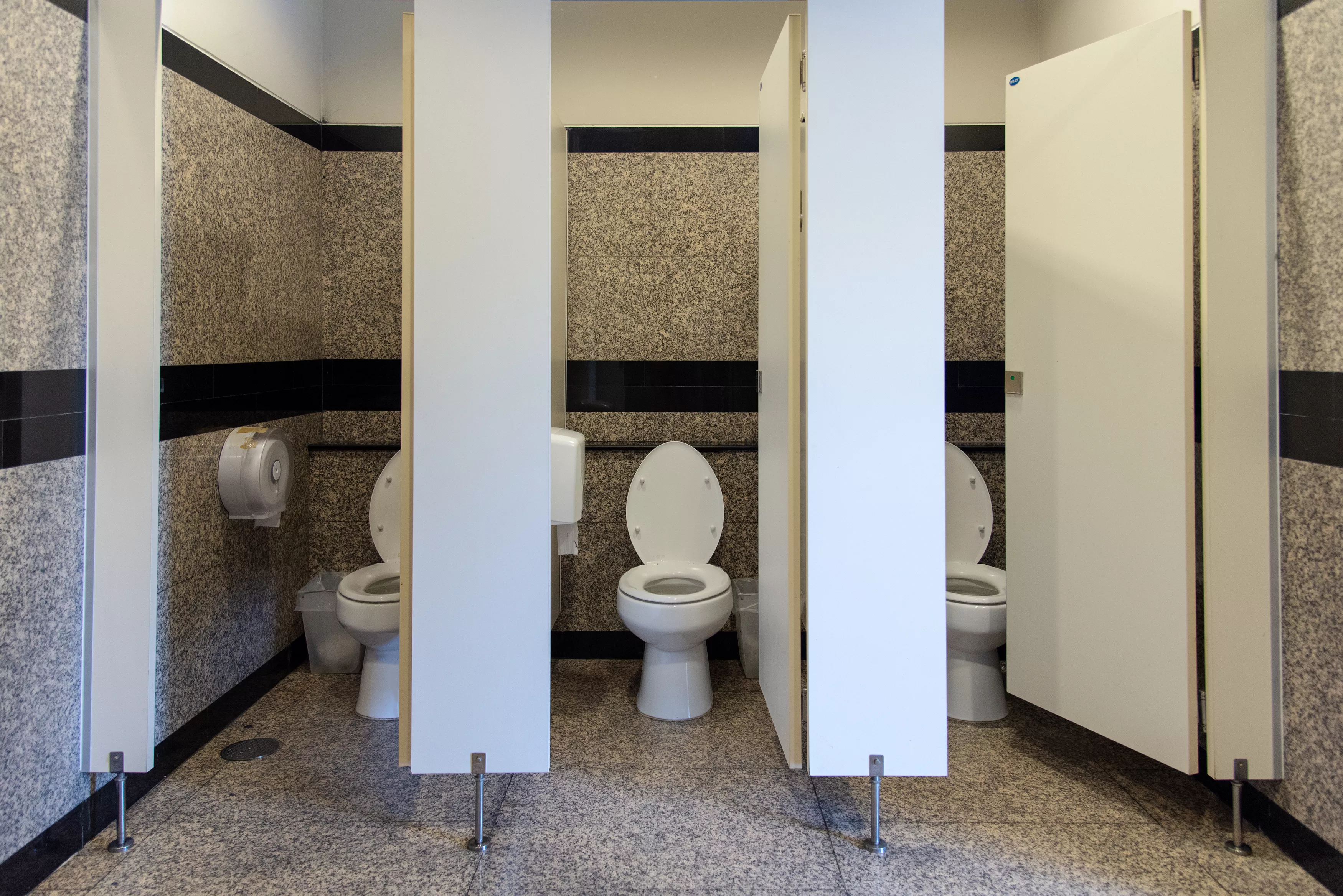 Bathroom Sign Banning Workers From Using Toilet 'as a Toilet' Goes Viral - Vimarsana News