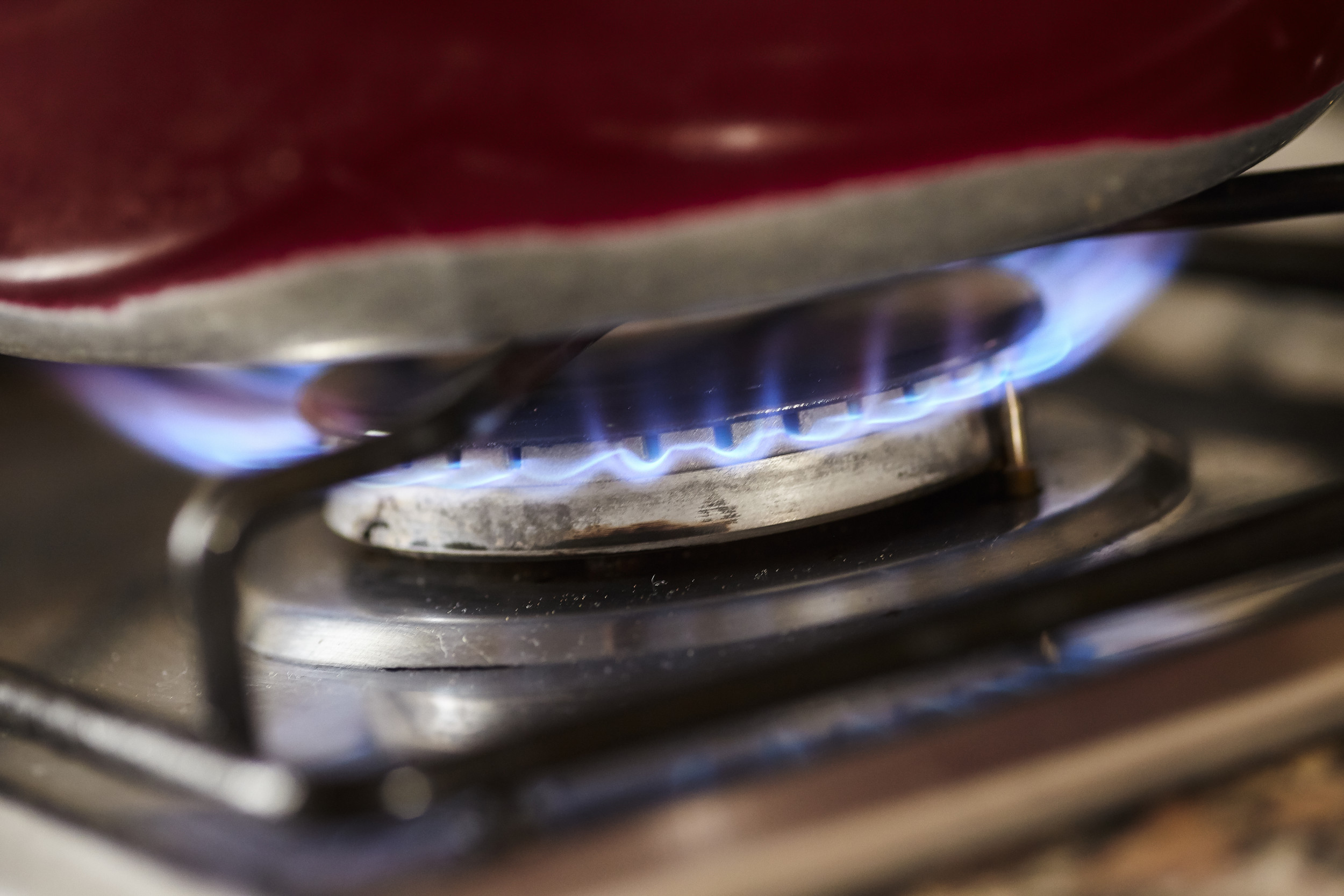 Twitter users debate the best stovetop burner