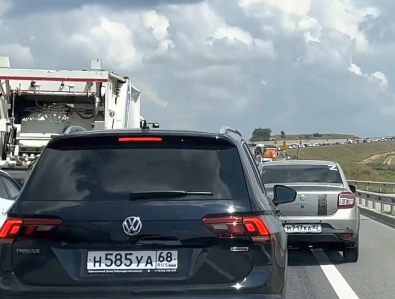Screen grab of Crimea traffic jam