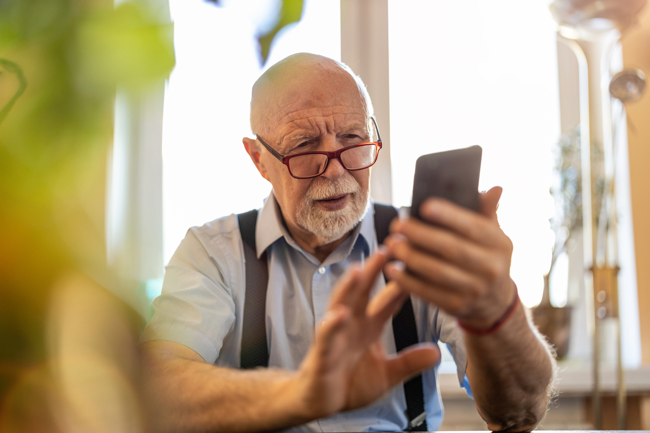 Video Clip of Elderly People Learning To Use iPhones Warms Hearts ...