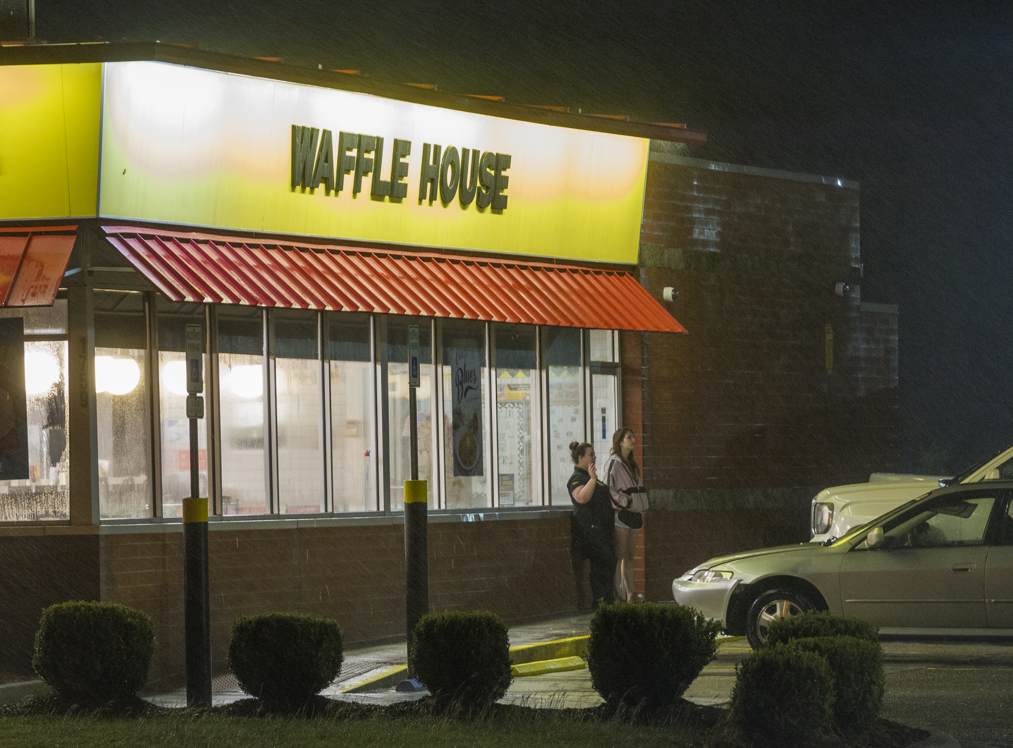 https://d.newsweek.com/en/full/2097802/waffle-house.jpg