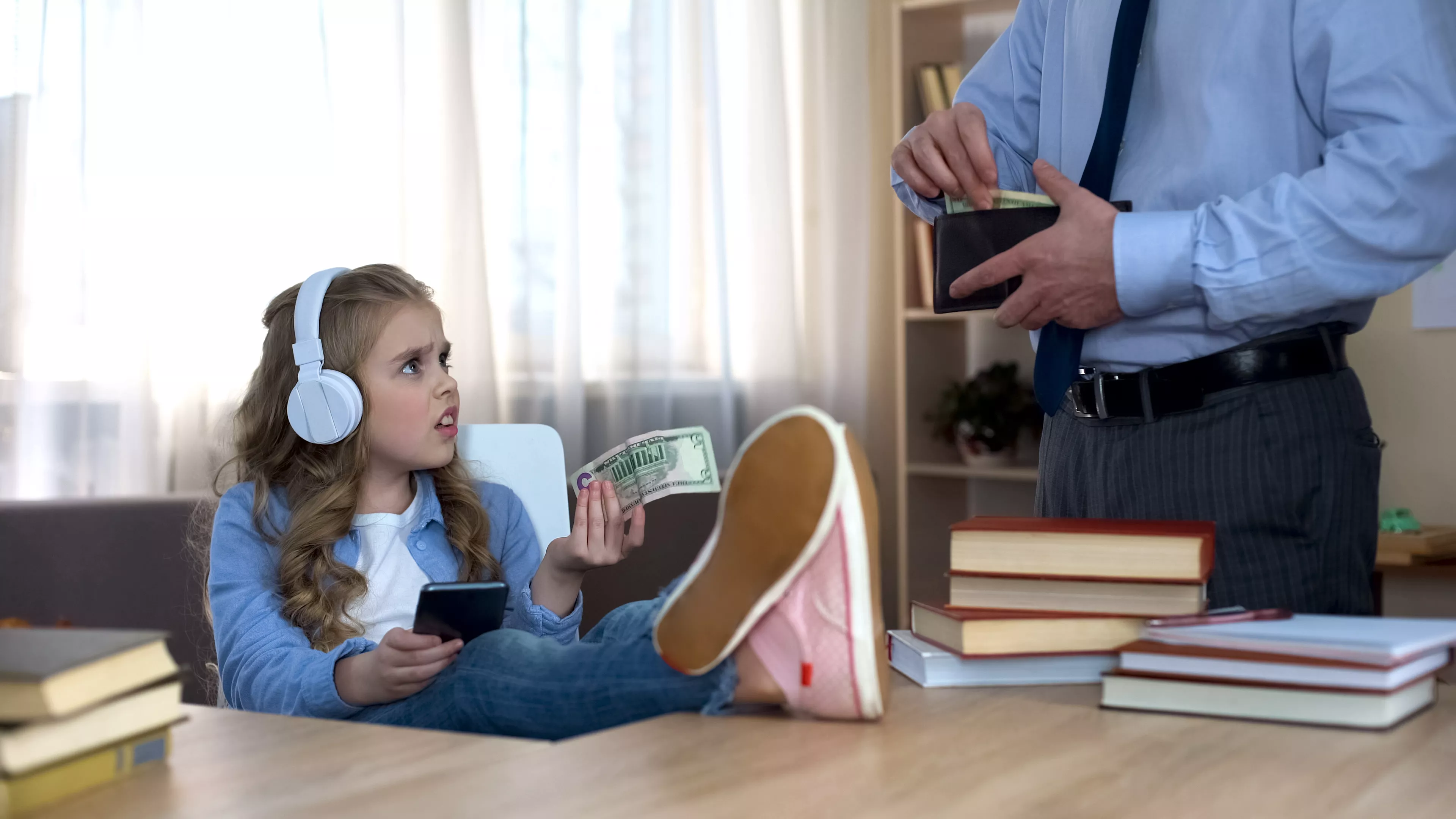 Teen Refusing To Call Mom's Step-Kid Their 'Sister' Due to Behavior Praised - Vimarsana News