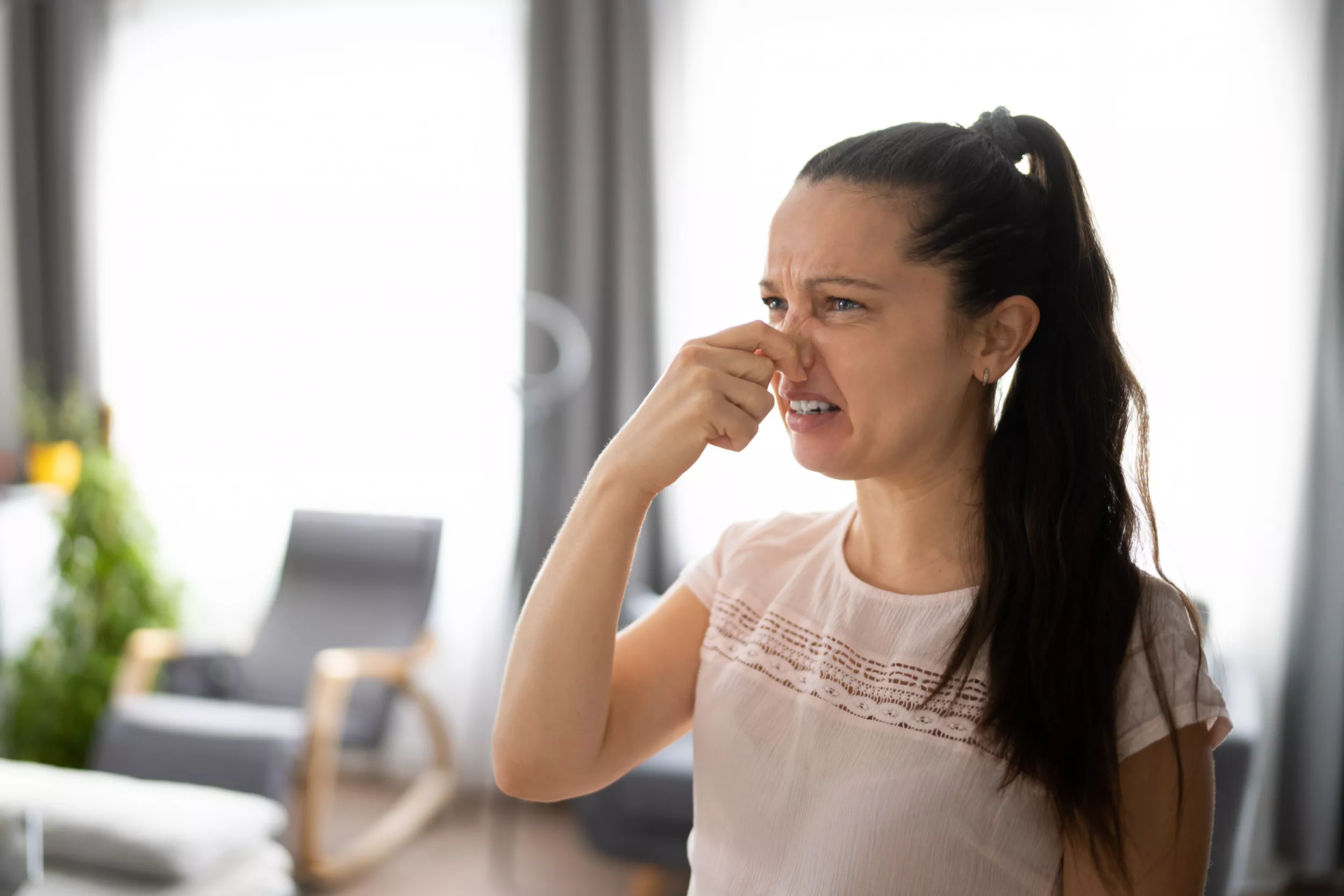 Family Plagued by Their Neighbors' 'Pungent Smell' Sparks Debate Online - Vimarsana News