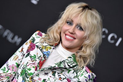 Miley Cyrus Gucci red carpet Miley Cyrus Gucci red carpet