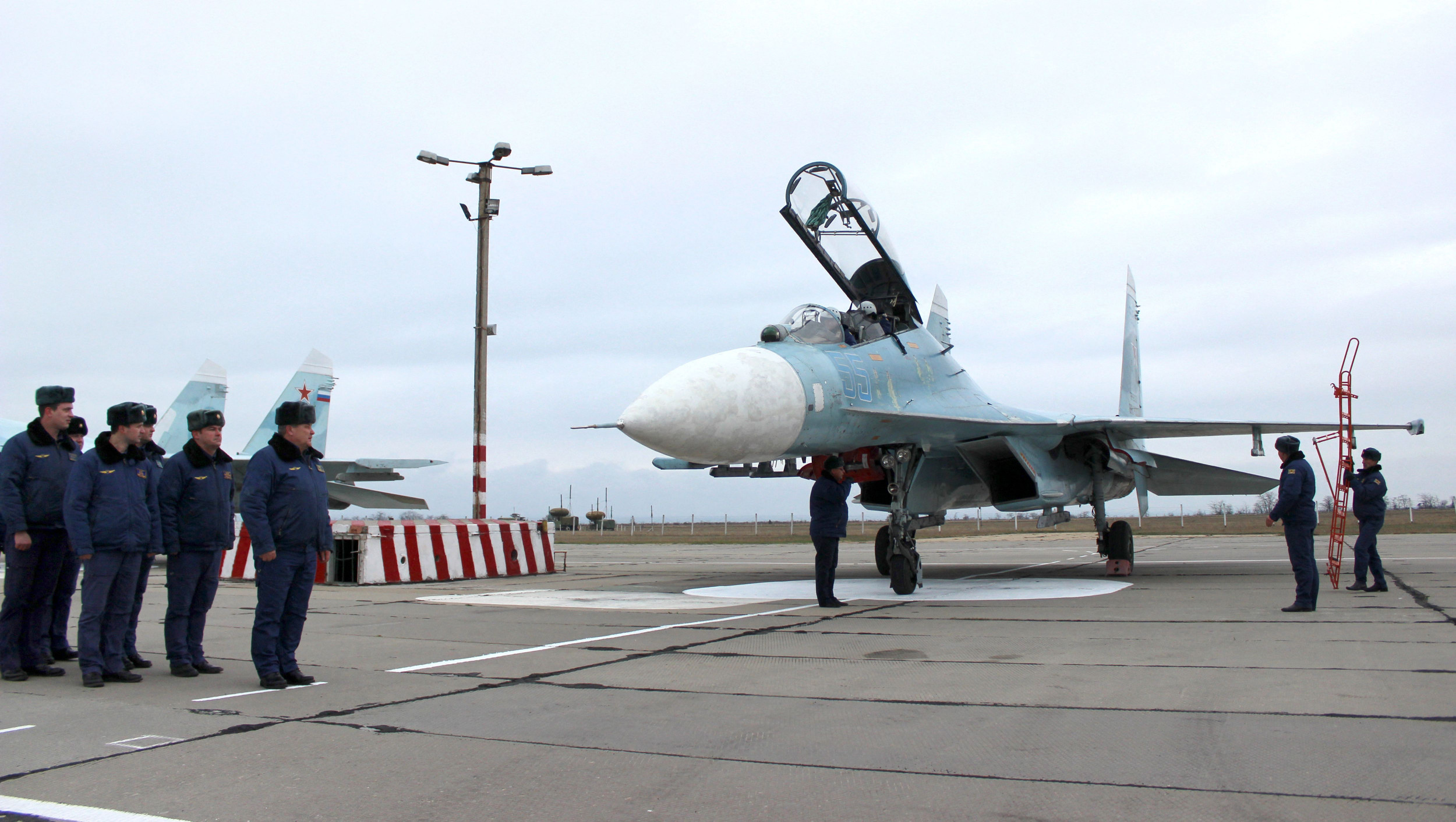 Explosions Force Russia to Pull Planes From Crimean Airbases: Ukraine – Newsweek