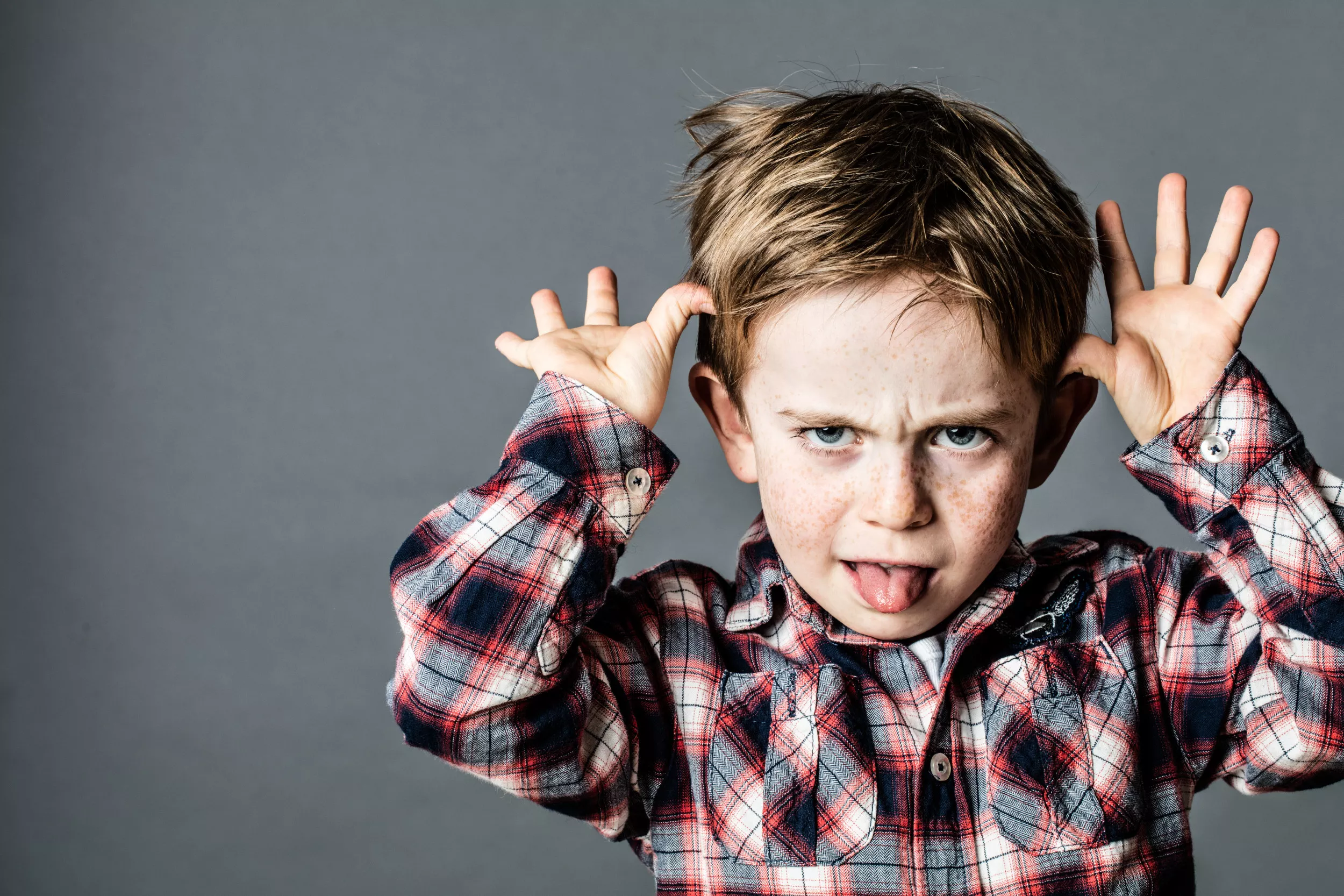 Aunt Praised for Kicking Nephew Out of Family Photos Over 'Silly' Faces - Vimarsana News