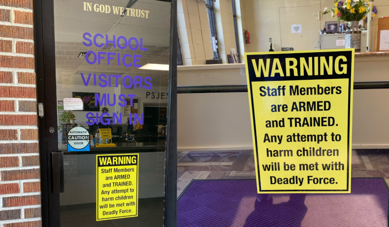 Signs at Florida schools stir controversy 